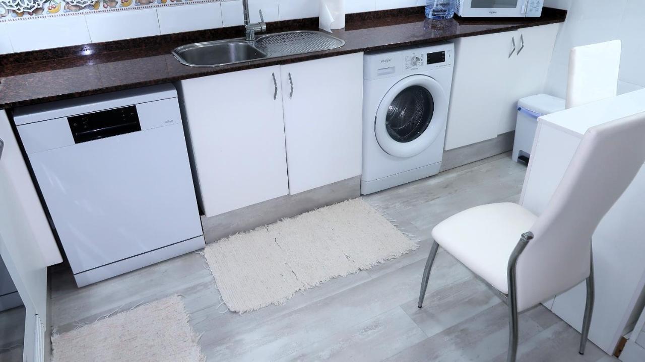 Entire Apartment , 2 Bedrooms Newly Remodeled Center Sitges Barcelona Exterior photo